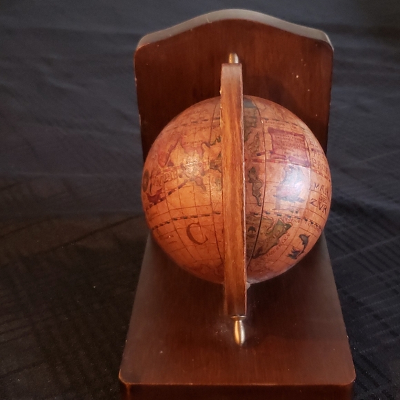 Vintage World Spinning Globe Wood Bookend. - Picture 4 of 6
